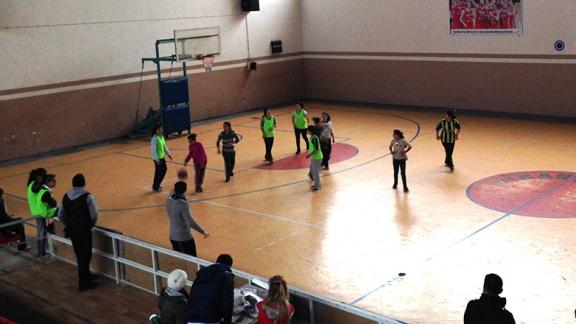 Viranşehir Kapalı Spor salonunda yapılan Yıldız Kız- Erkek Basketbol Turnuvası dereceleri belli oldu