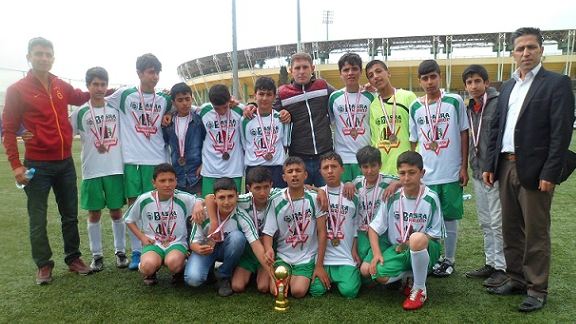 Dikmeler Ortaokulu Yıldızlar Futbol Turnuvasında İl Üçüncülüğü
